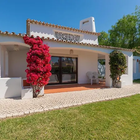 Oura Family House
