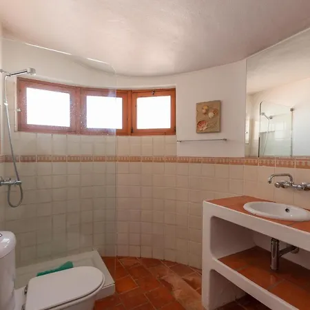 Oura Family House Ferienhaus *