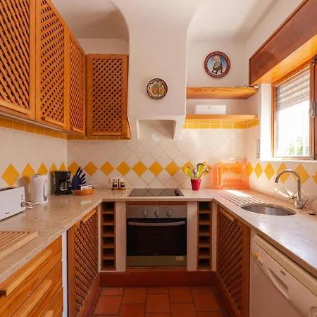 Ferienhaus Oura Family House