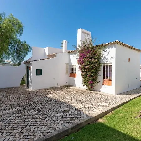 Oura Family House *